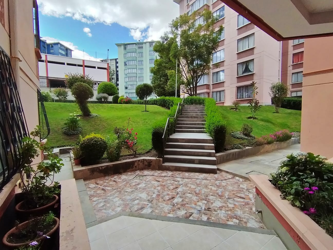 Departamento en AlquilerLos Pinos, frente a Impuestos Nacionales, zona los nuevos Pinos 3 dormitorios 4 baños 1 parqueos Foto 17