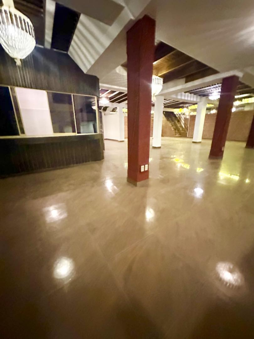 Local comercial en Achumani en La Paz  2 baños  Foto 13