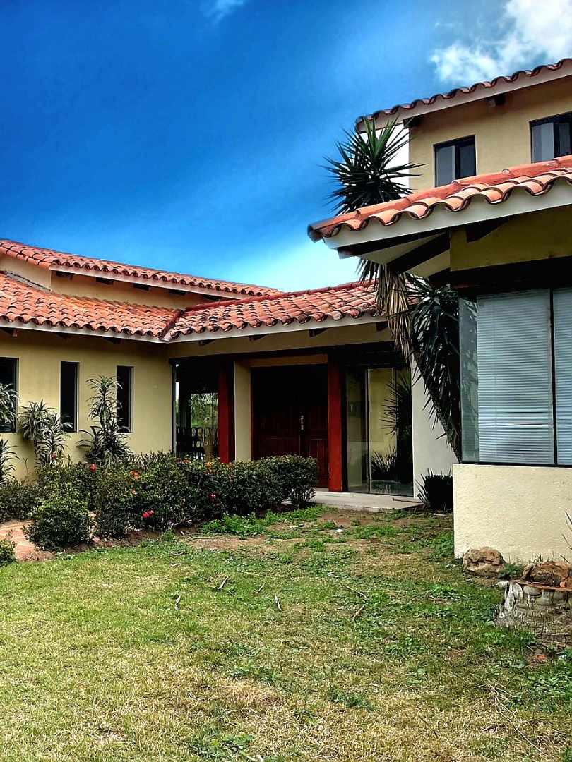 Casa en VentaZona Norte
Condominio Polo Country 5 dormitorios 6 baños 4 parqueos Foto 6
