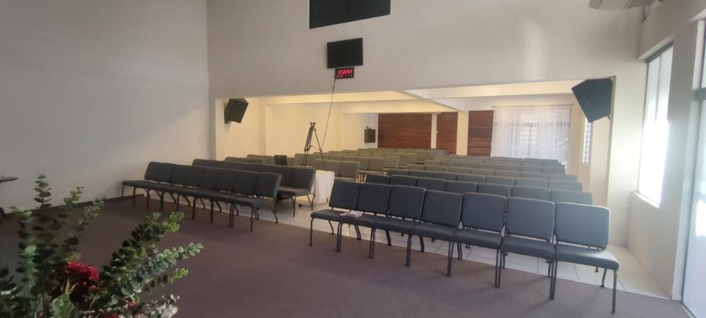 Local comercial en Entre 4to y 5to anillo Norte en Santa Cruz de la Sierra  4 baños  Foto 2