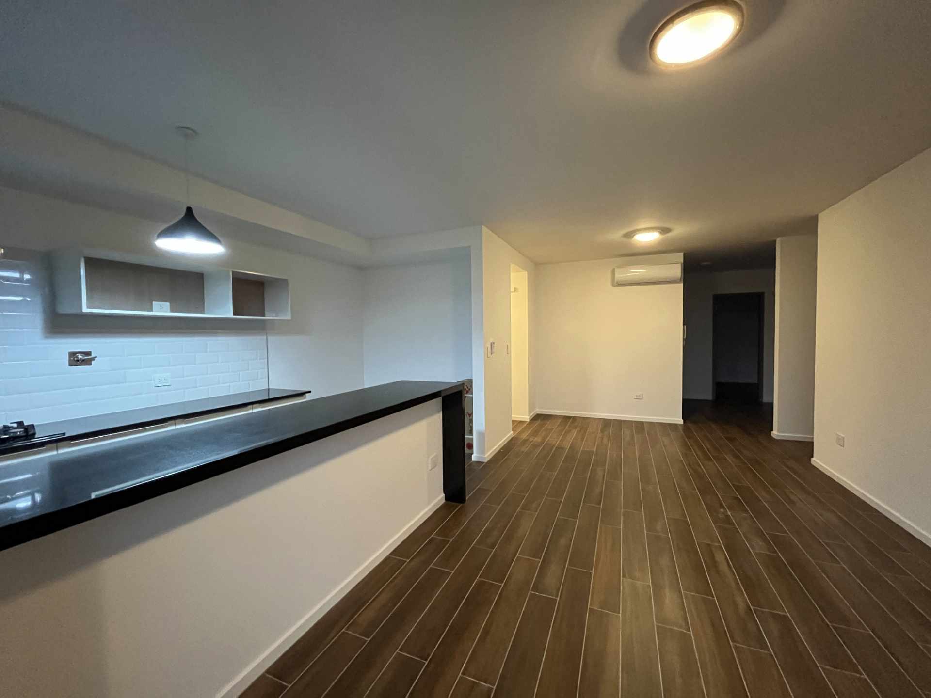 Departamento en AlquilerAv. Banzer 8vo Anillo - Remanso 4 dormitorios 3 baños 2 parqueos Foto 2