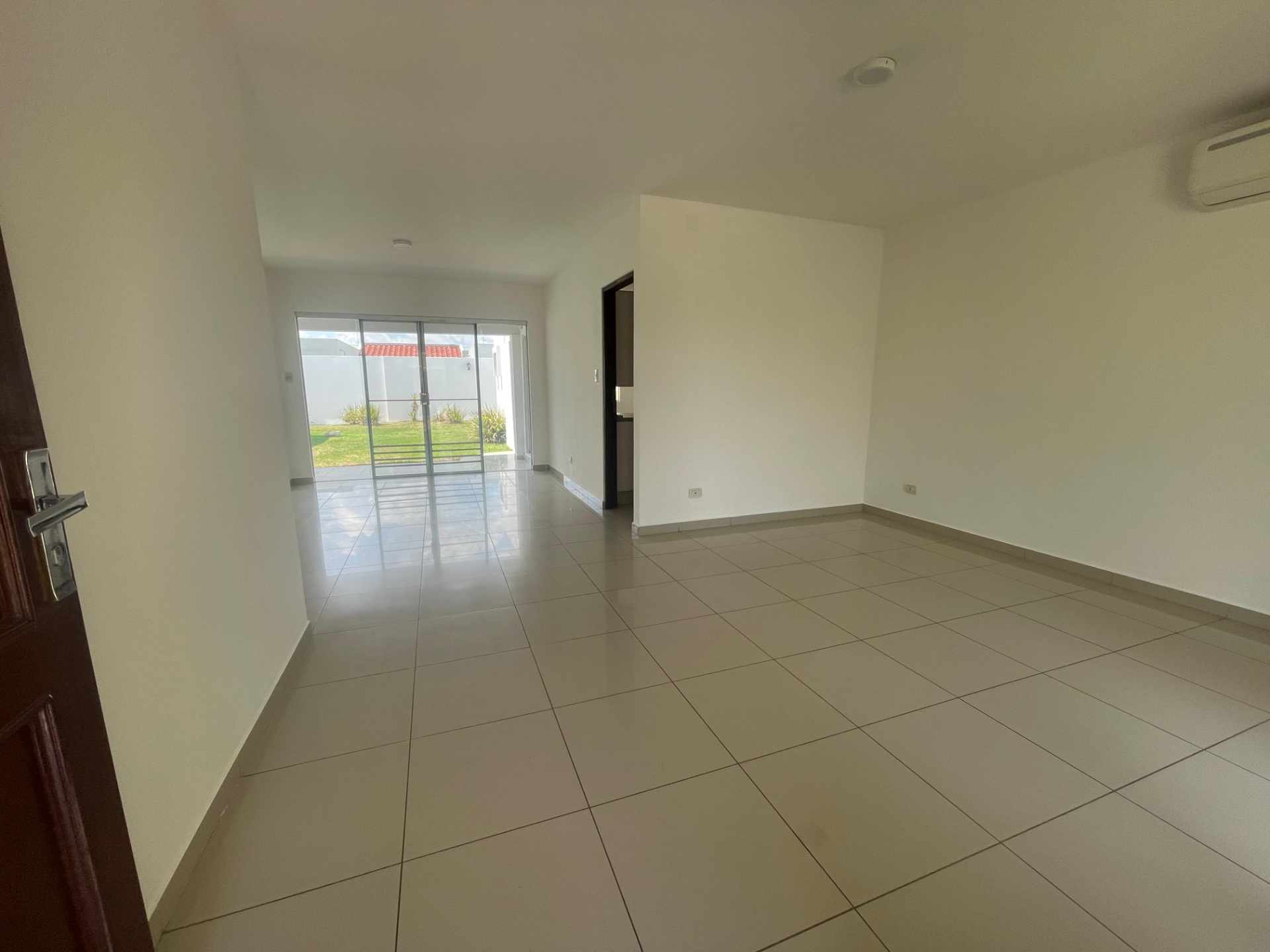 Casa en AlquilerCondominio Sevilla El Bosque 3 dormitorios 3 baños 2 parqueos Foto 2