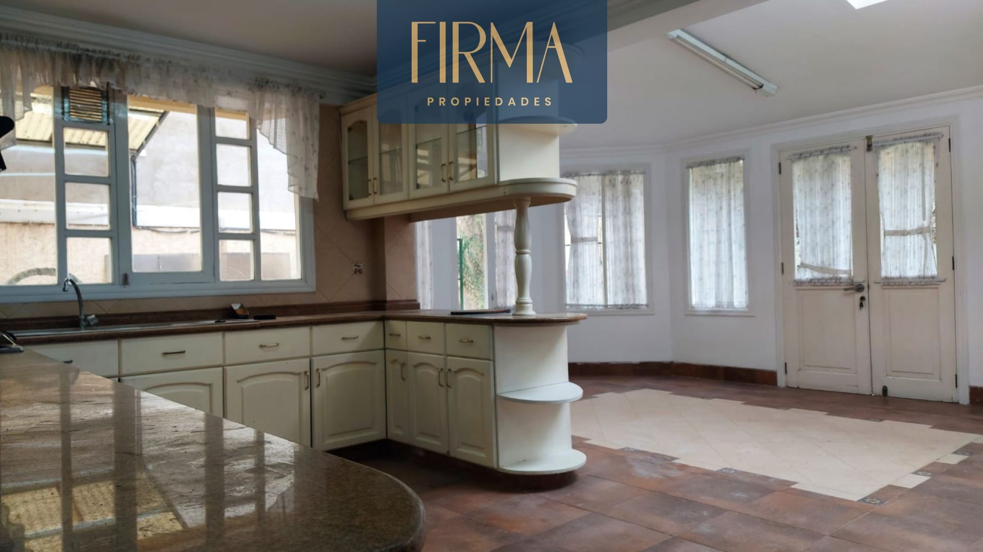 Casa en Irpavi en La Paz 4 dormitorios 5 baños 4 parqueos Foto 3