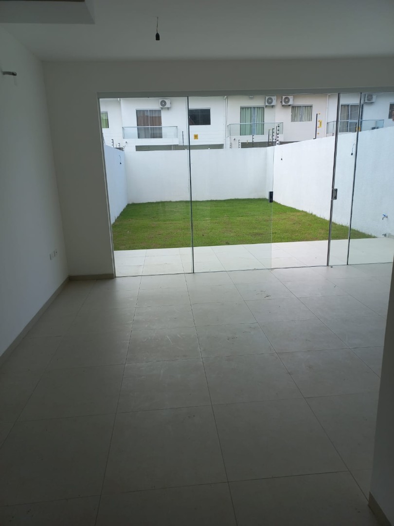 Casa en Entre 8vo y 9no anillo Norte en Santa Cruz de la Sierra 3 dormitorios 7 baños 2 parqueos Foto 17