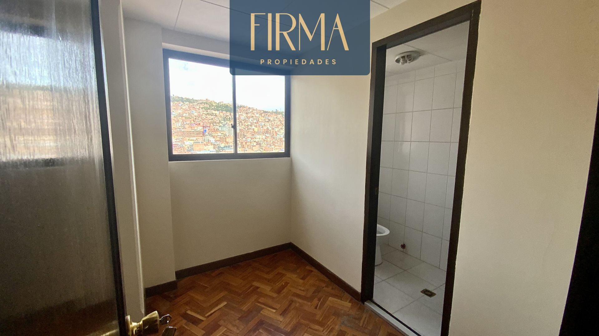 Departamento en VentaCOMPRA ESTE AMPLIO Y CÉNTRICO DEPARTAMENTO EN MIRAFLORES 5 dormitorios 4 baños 1 parqueos Foto 14