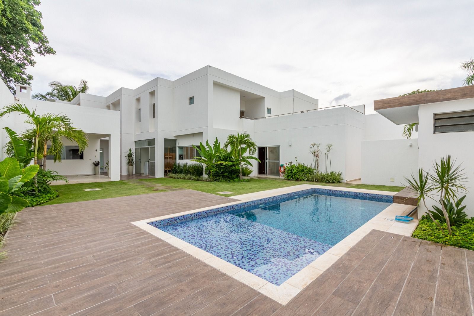 Casa en AlquilerZona Norte, 8vo. Anillo, Cond. Jardines del Norte IV 3 dormitorios 3 baños 4 parqueos Foto 21