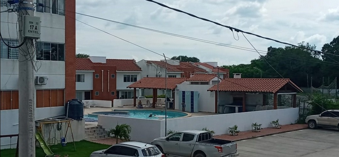 Cond. Monte Verde Doble Via La Guardia Km 8 1/2 entrando por Petrosur us