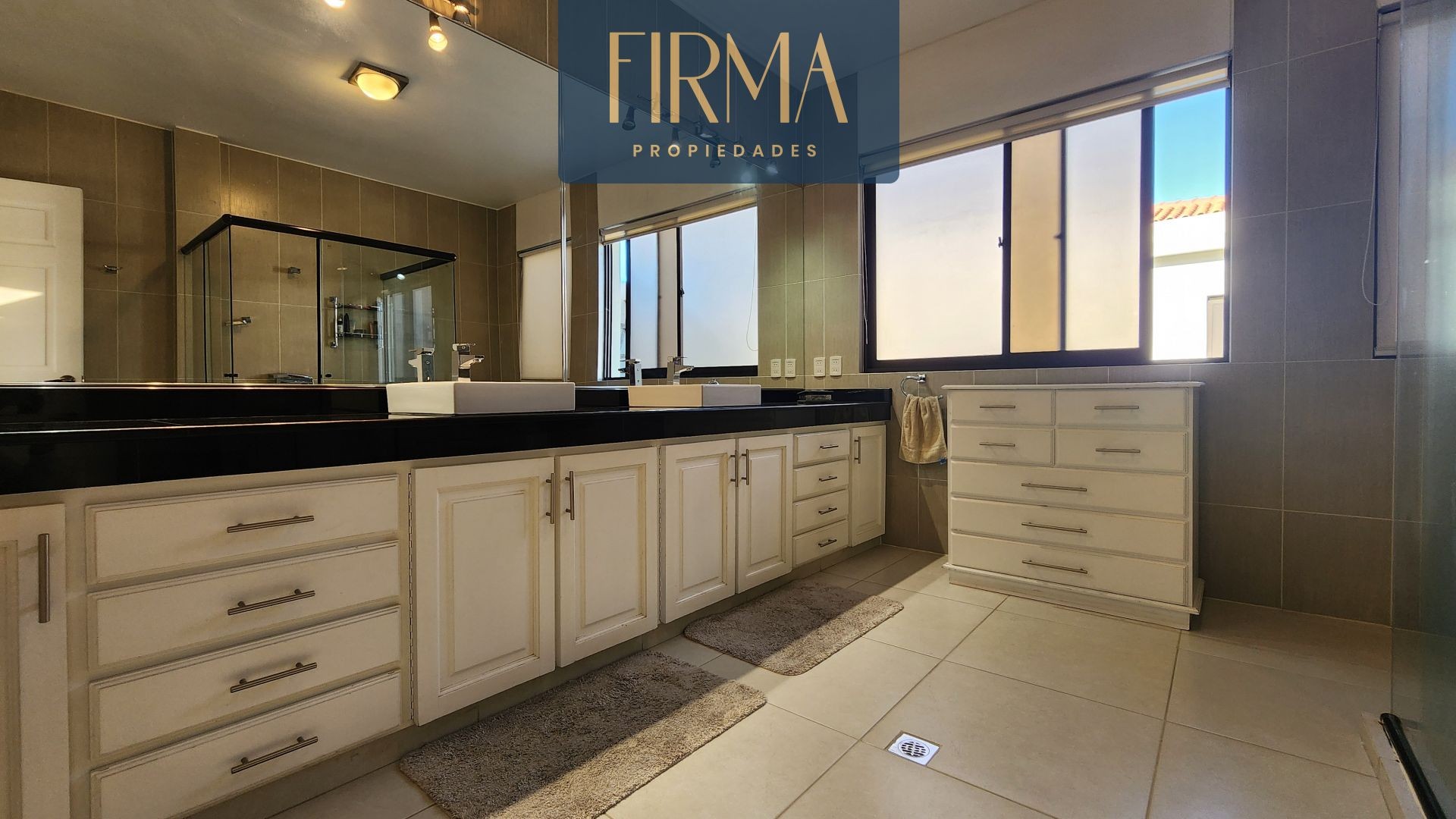 Departamento en VentaDUPLEX DE LUJO EN VENTA CON SAUNA Y JARDÍN PRIVADO EN CALACOTO 3 dormitorios 5 baños 3 parqueos Foto 12