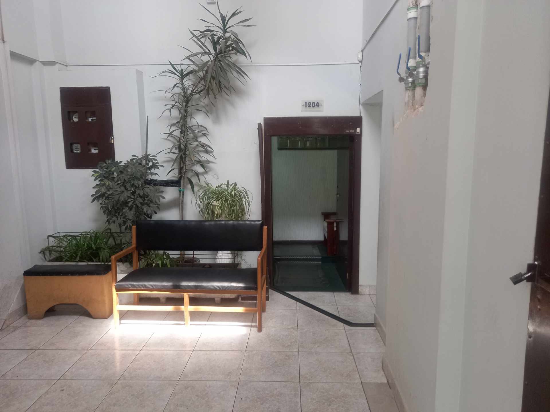 Oficina en AlquilerCalle Colon, Edificio Colon No 330 Of. 1204 2 dormitorios 1 baños  Foto 1