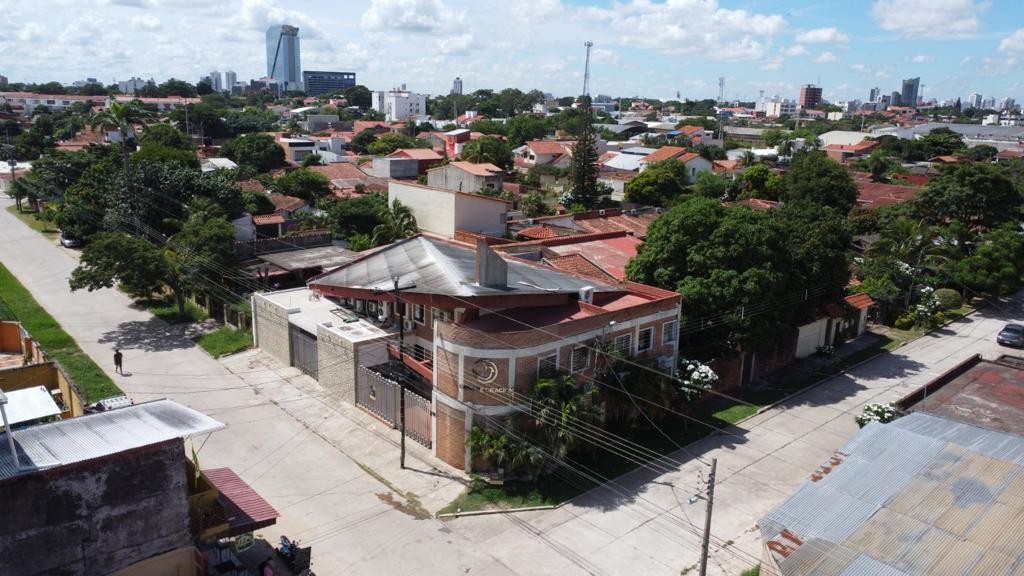 Local comercial en Entre 4to y 5to anillo Norte en Santa Cruz de la Sierra  4 baños  Foto 5