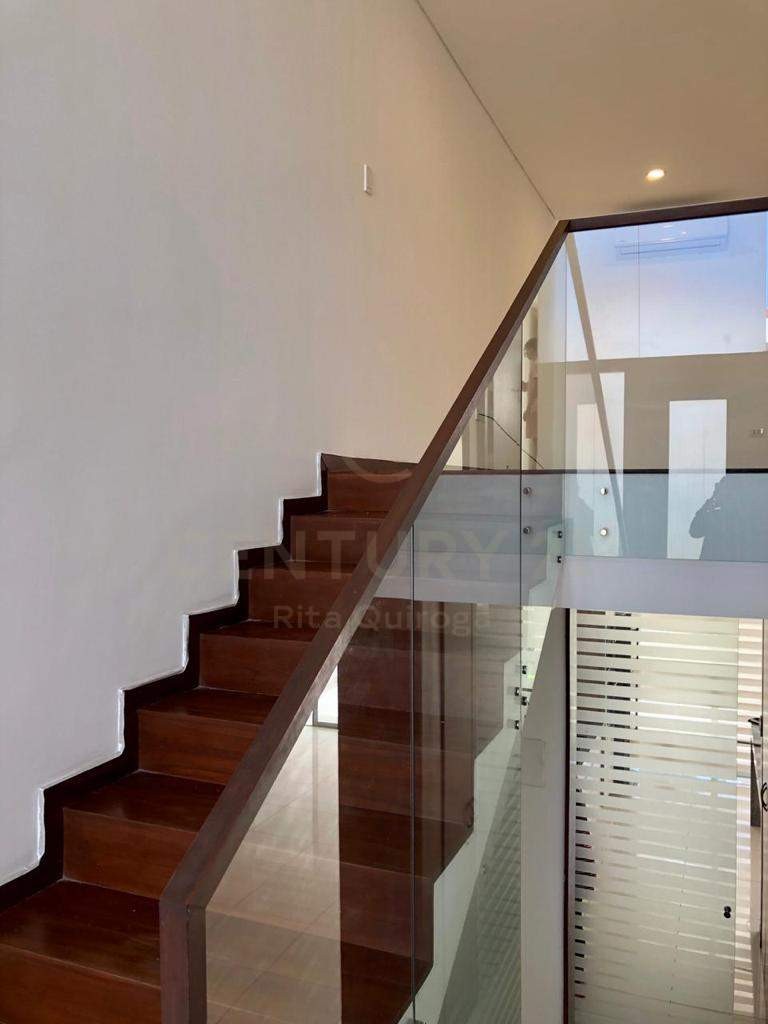 En Alquiler a $us 1,200 Foto 6