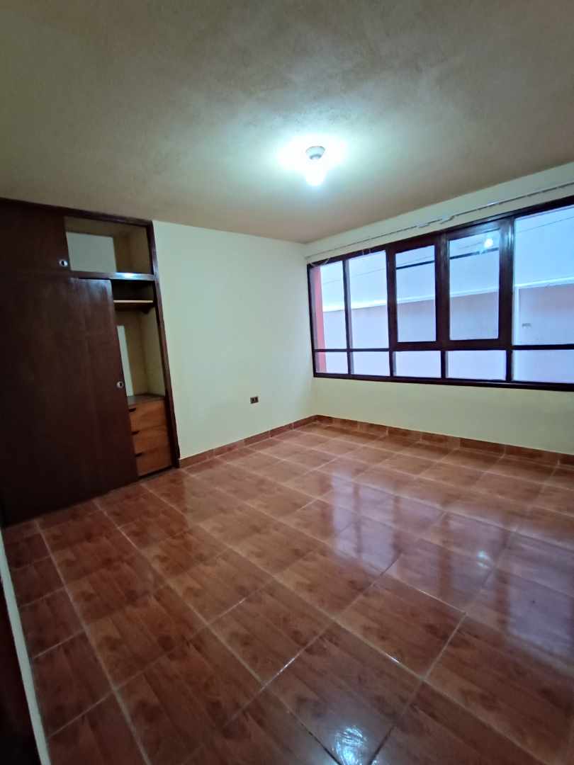 Departamento en Alquiler C. Maracaibo s/n y Parque Demetrio Canelas 3 dormitorios 1 baños 1 parqueos Foto 2