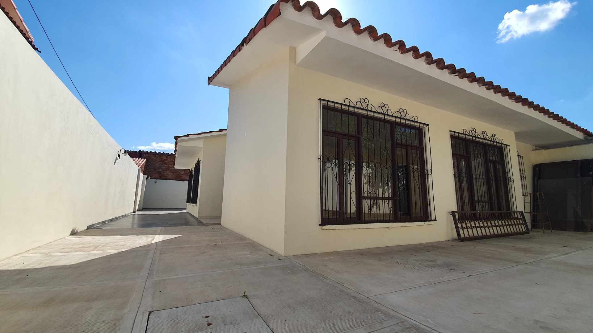 Casa en Entre 3er y 4to anillo Norte en Santa Cruz de la Sierra 4 dormitorios 3 baños 2 parqueos Foto 12