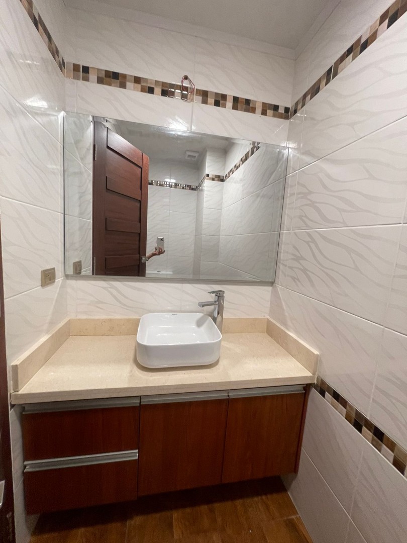 Departamento en Entre 1er y 2do anillo Norte en Santa Cruz de la Sierra 2 dormitorios 2 baños  Foto 8