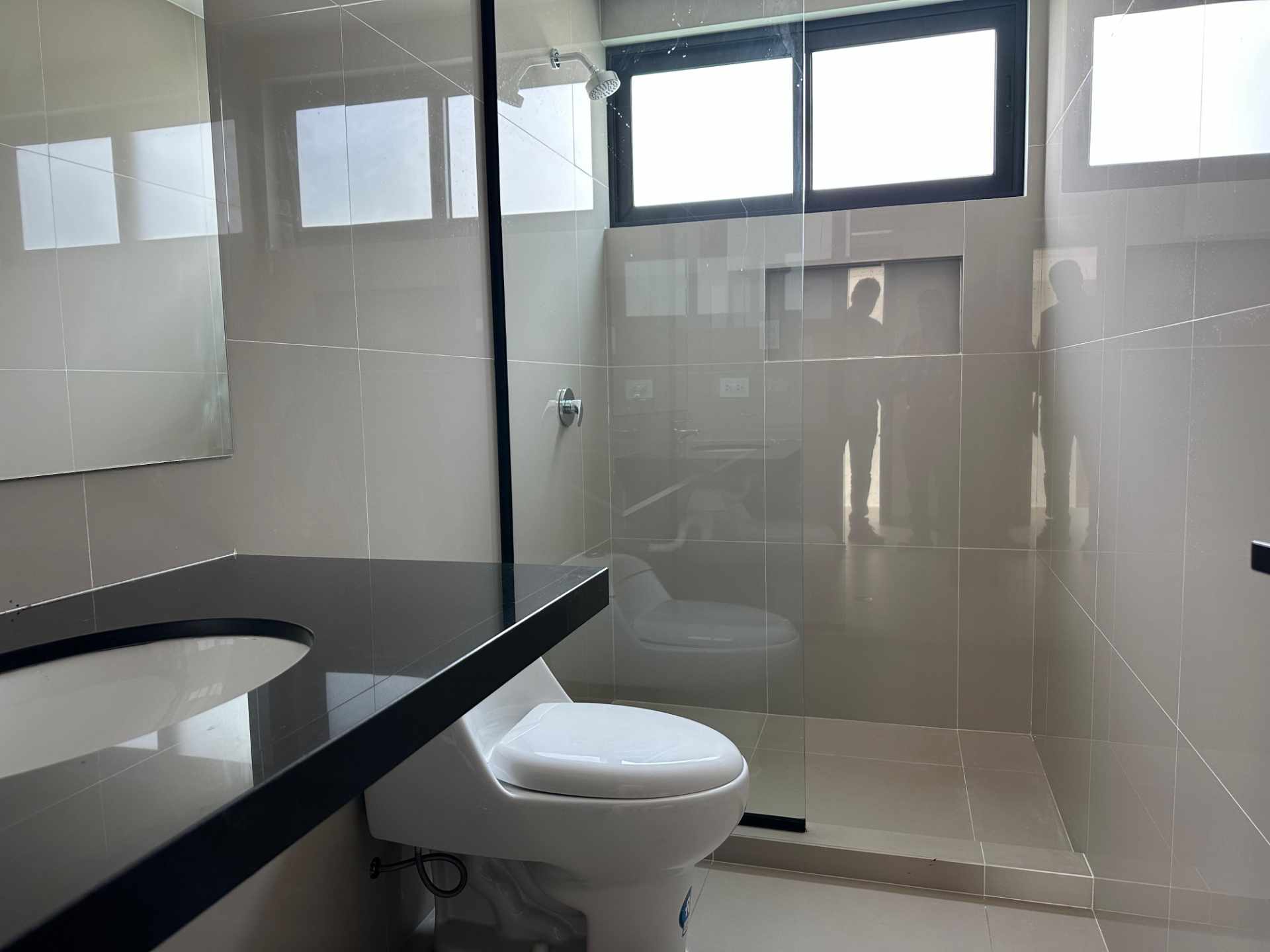 Casa en Urubó en Santa Cruz de la Sierra 4 dormitorios 5 baños 6 parqueos Foto 8