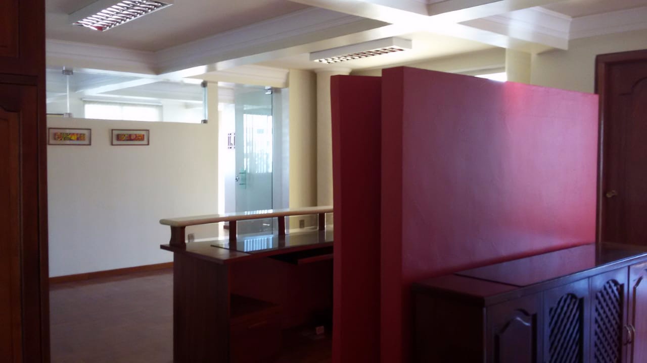 Oficina en San Jorge en La Paz 4 dormitorios 3 baños 1 parqueos Foto 3