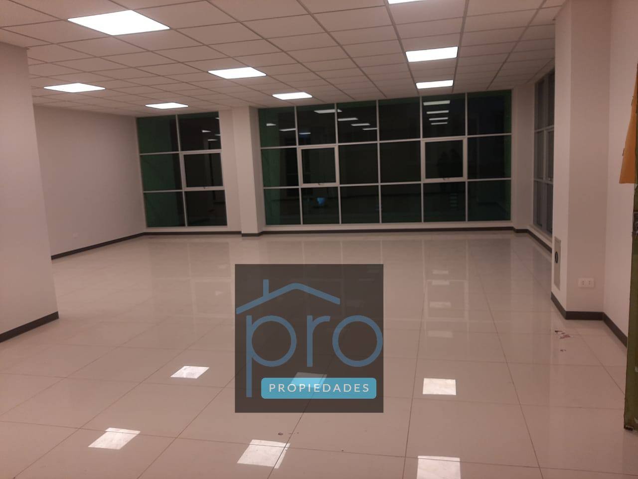 En Alquiler a $us 1,200 Foto 1