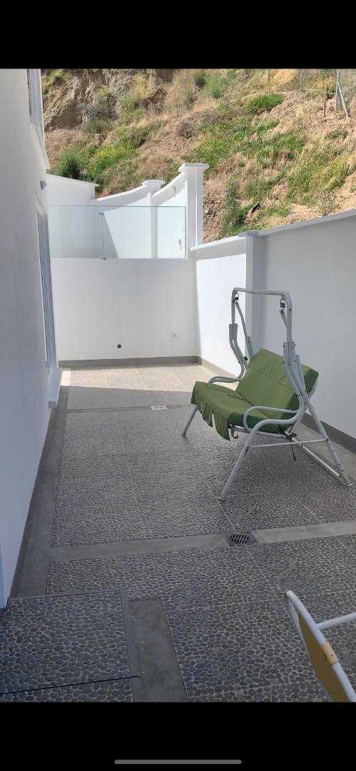 Departamento en AlquilerCota Cota, Urbanización la glorieta final calle A (principal) N 108. Frente a Santorini, Edificio blanco Foto 4