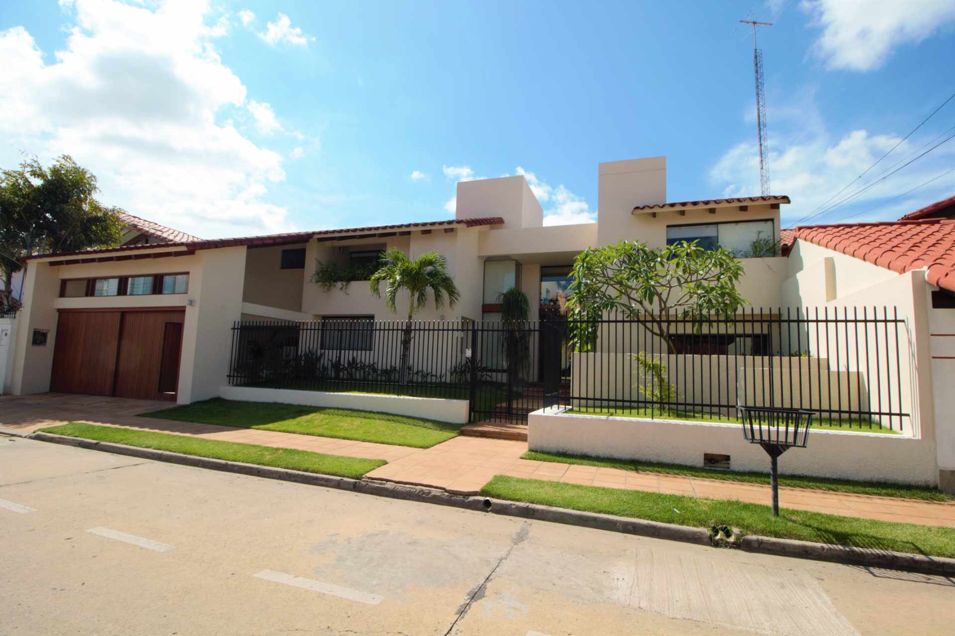 Casa CASA EN VENTA BARRIO LAS PALMAS Foto 3