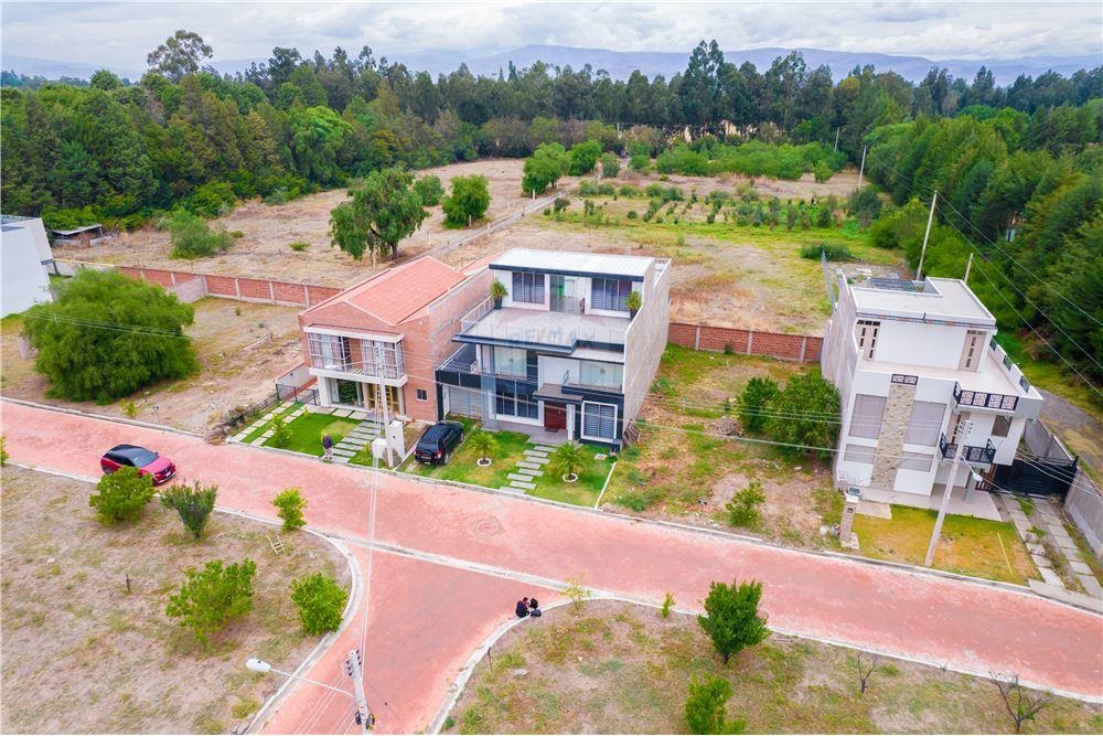 Casa CASA EN VENTA EN CONDOMINIO SAN HUMBERTO TIQUIPAYA Foto 4