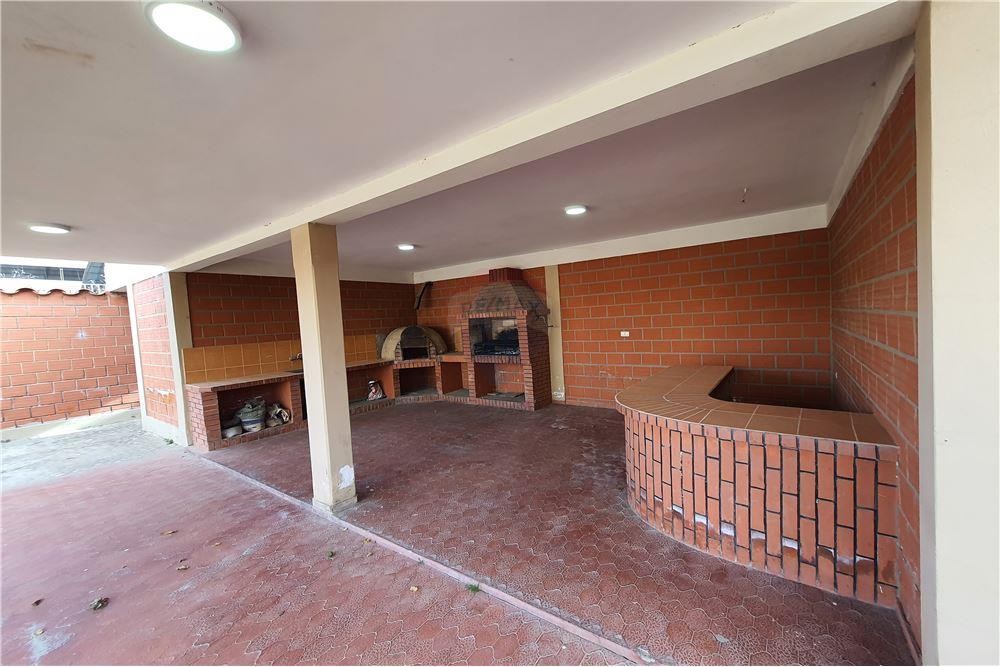 Casa en San Jorge en Tarija 4 dormitorios 4 baños 2 parqueos Foto 10