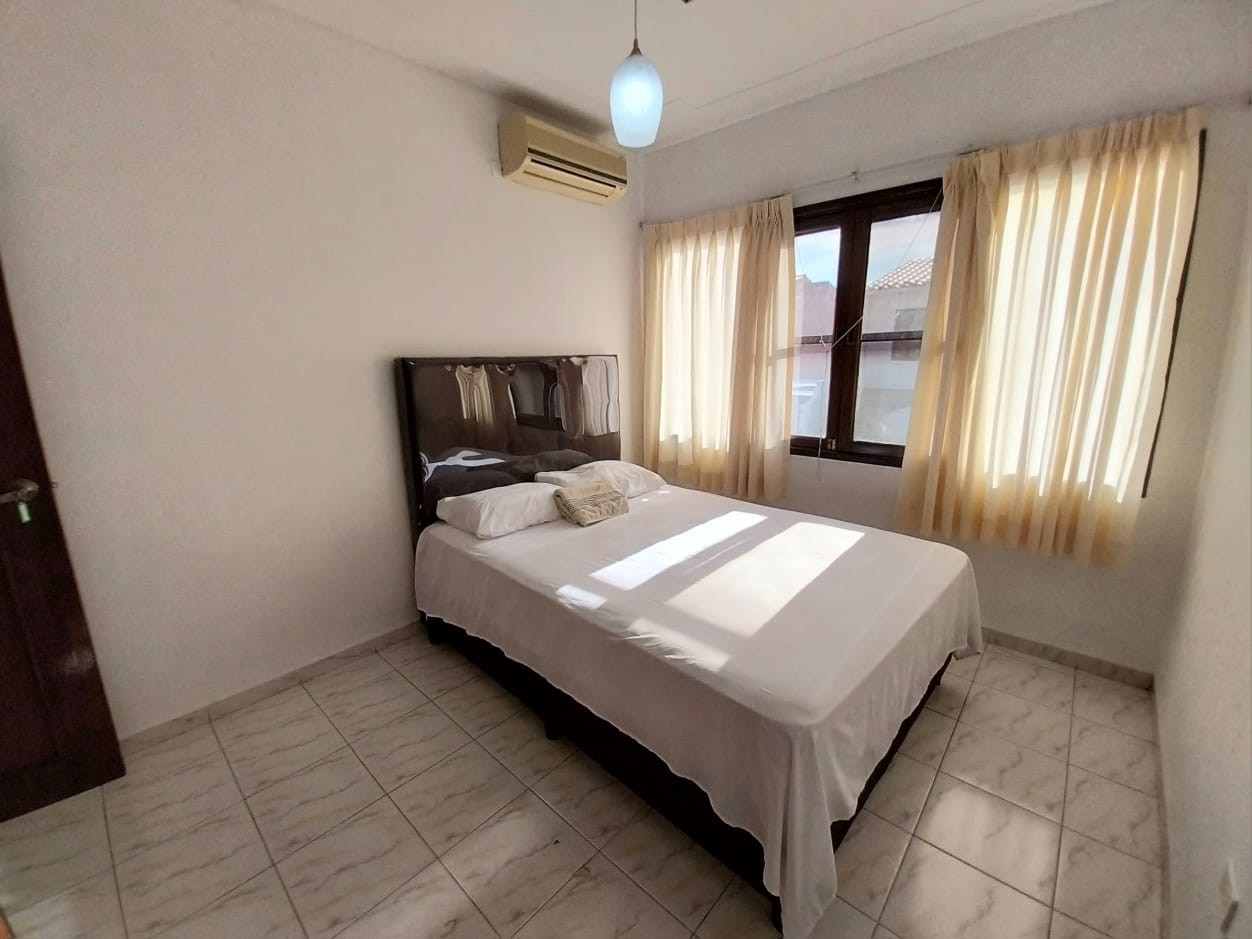 Casa en Alquiler📍 ZONA OESTE, BARRIO URBARÍ 4 dormitorios 4 baños 3 parqueos Foto 14