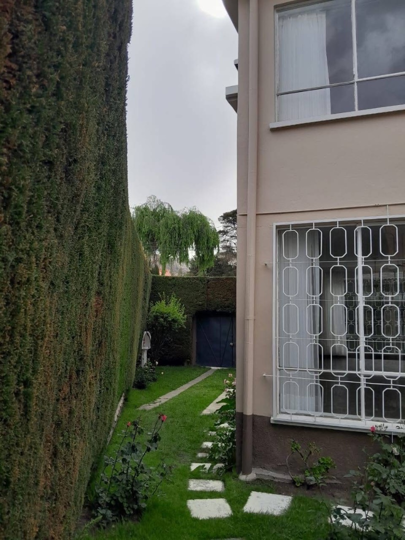 Casa en Alquiler
CASA IMPECABLE 
EN ALQUILER 3 dormitorios 2 baños 3 parqueos Foto 15