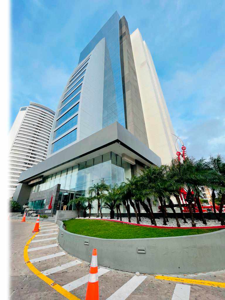 Oficina en Equipetrol en Santa Cruz de la Sierra 3 dormitorios 1 baños 2 parqueos Foto 3