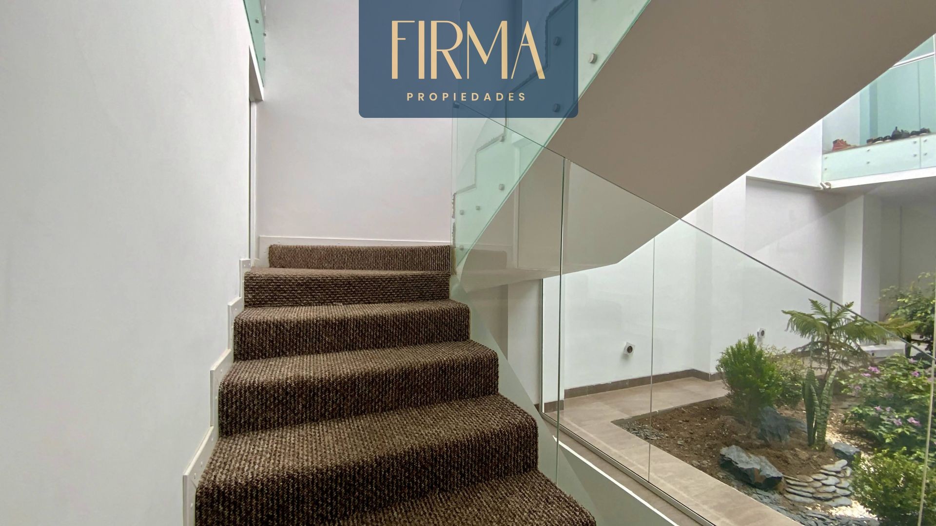 Casa en VentaACHUMANI JARDINES DEL SUR 3 dormitorios 4 baños 3 parqueos Foto 3