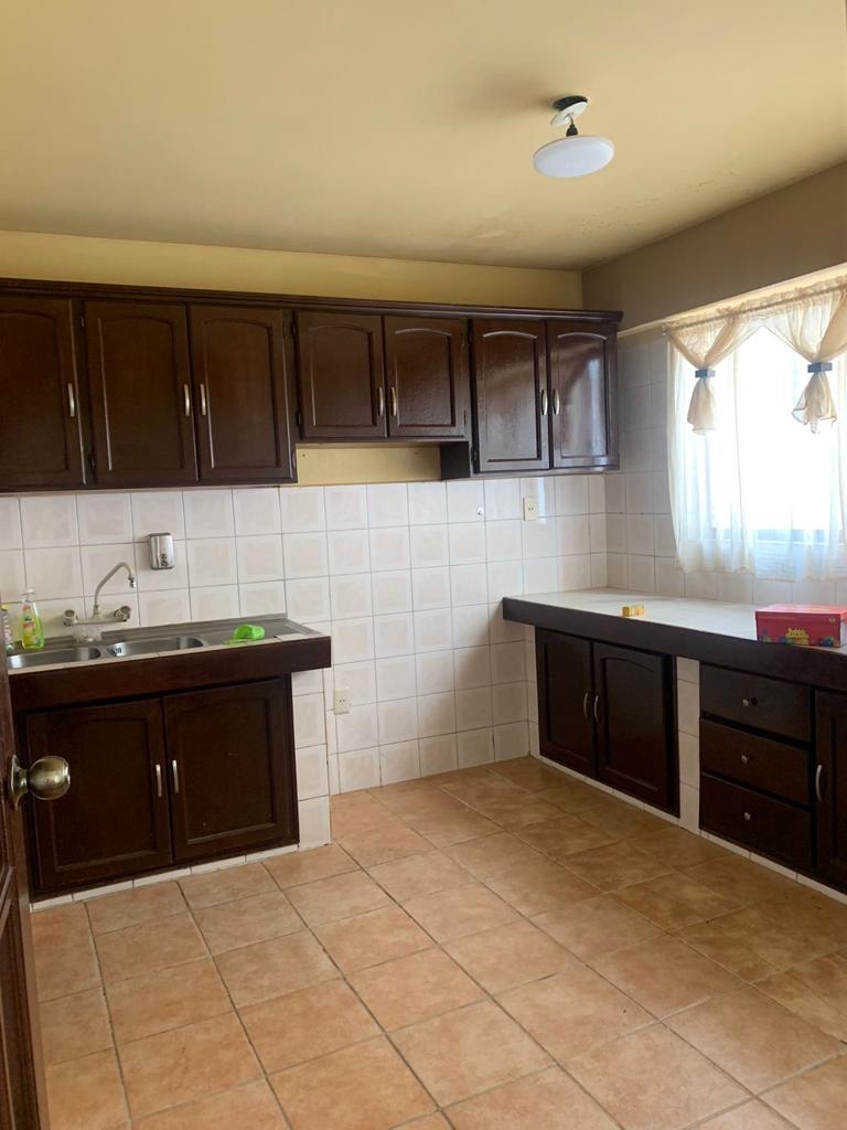 Departamento en AnticréticoCalle 16 de Obrajes  Hugo Ernest  3 dormitorios 3 baños 1 parqueos Foto 2