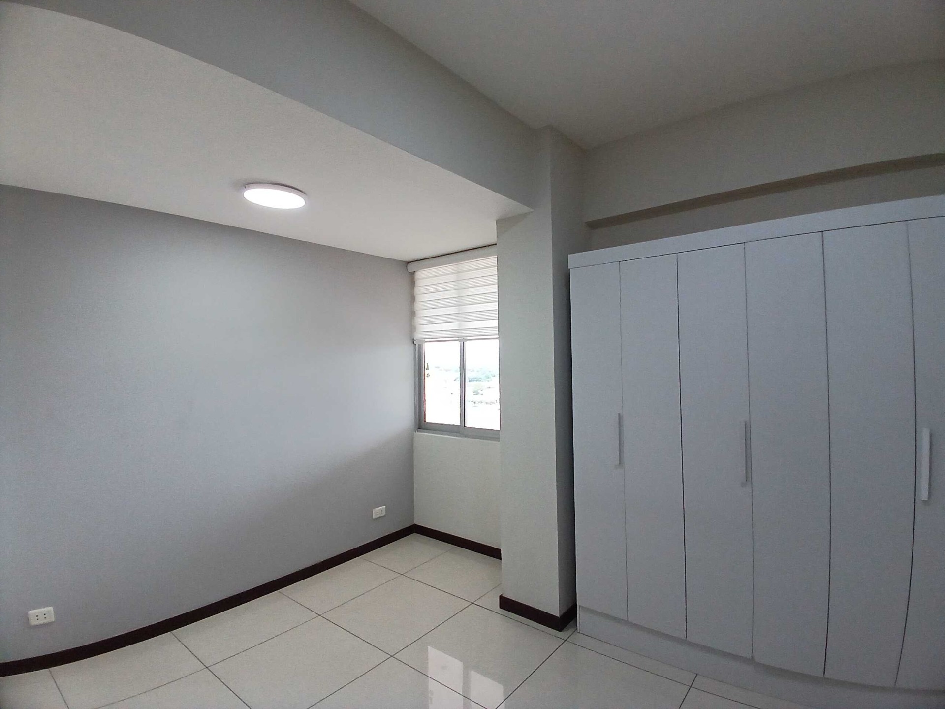 Departamento en AlquilerCOND. CURUPAU SOBRE AV. PARAGUA CASI 2º ANILLO 4 dormitorios 4 baños 1 parqueos Foto 16