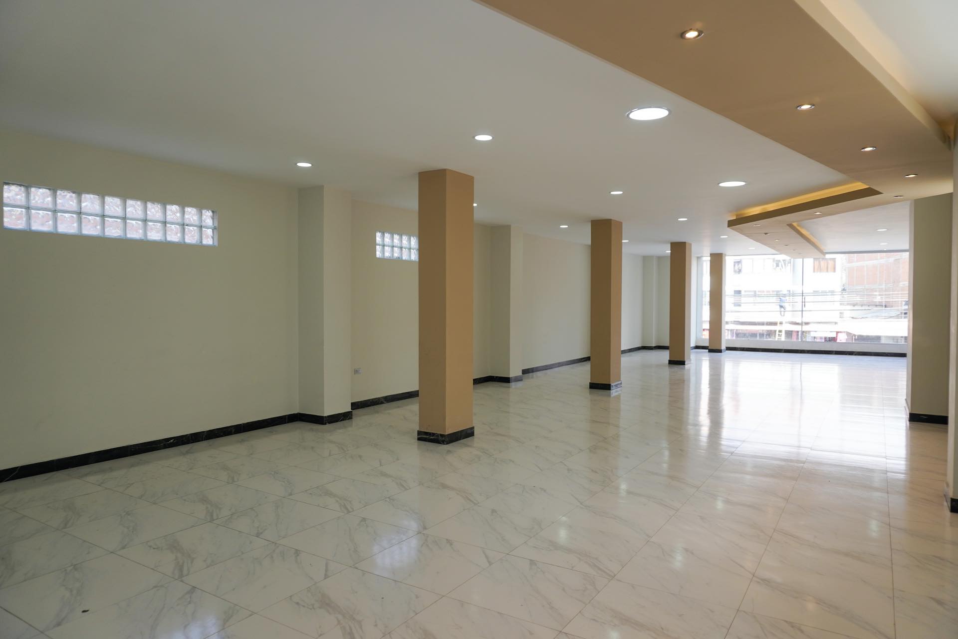 Local comercial en Sudoeste en Cochabamba  1 baños  Foto 3