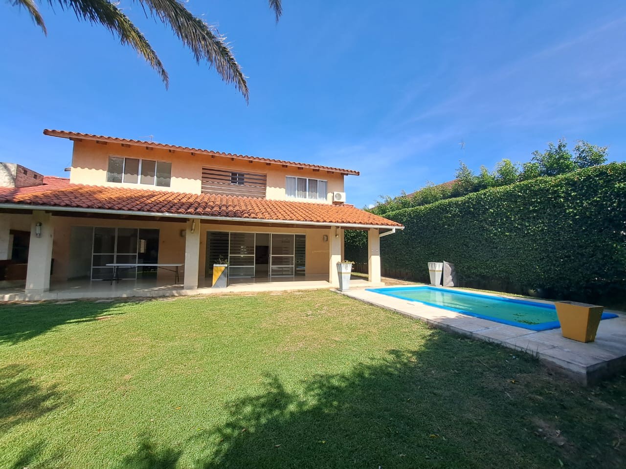 Casa en Urubó en Santa Cruz de la Sierra 5 dormitorios 5 baños 2 parqueos Foto 3