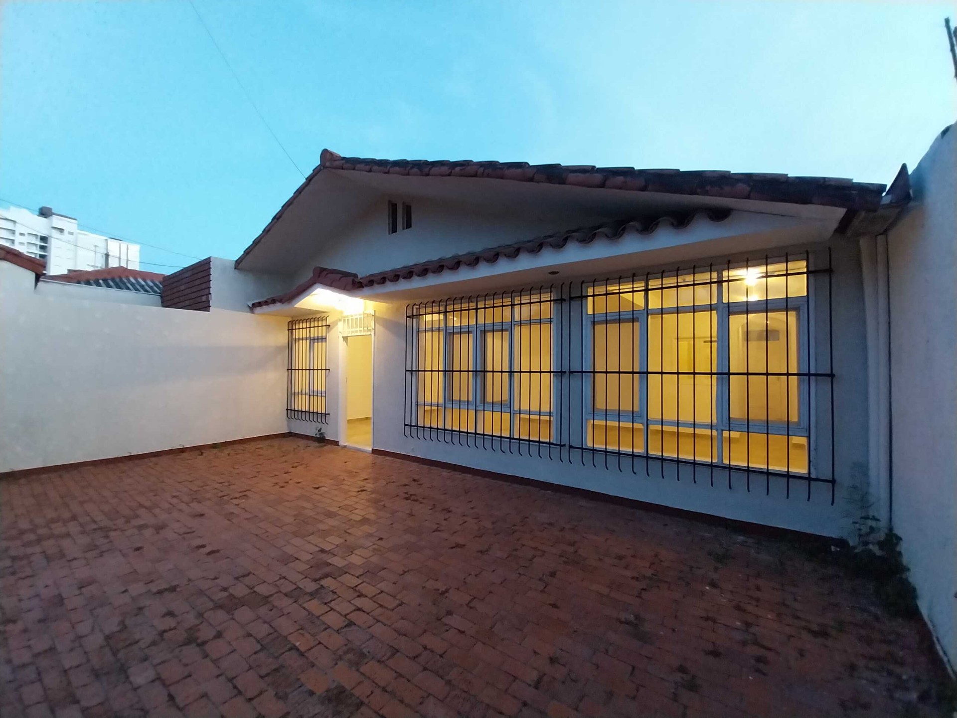 Casa en AlquilerBARRIO HAMACAS - ZONA NORTE 4° ANILLO Foto 1