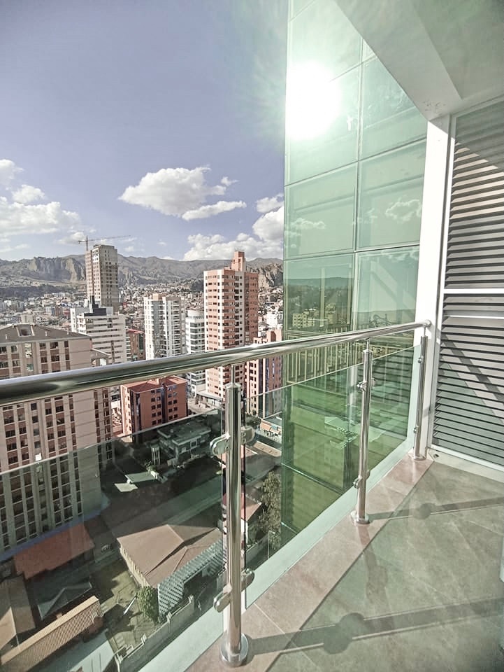 Departamento en Calacoto en La Paz 3 dormitorios 4 baños 1 parqueos Foto 2