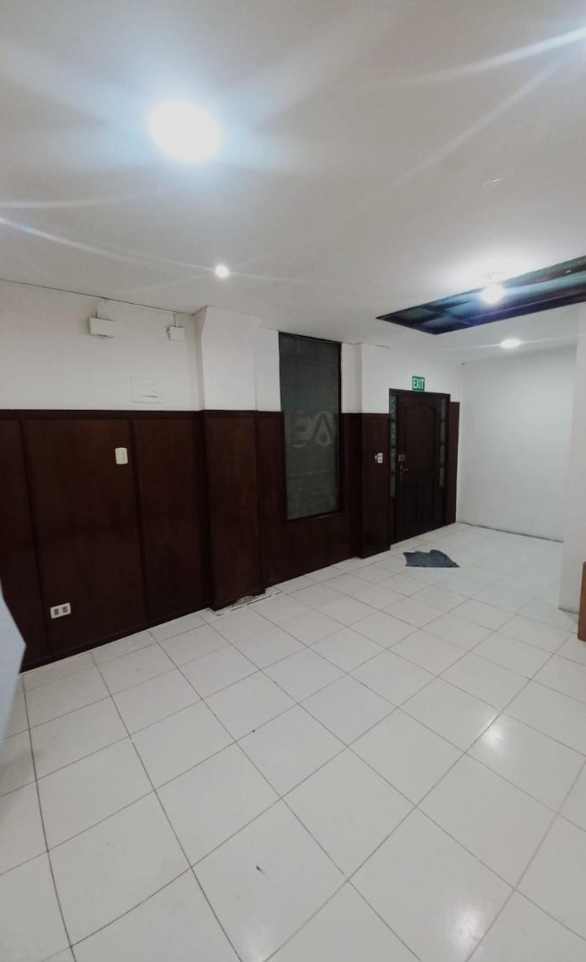 Oficina Av. Arce Foto 10