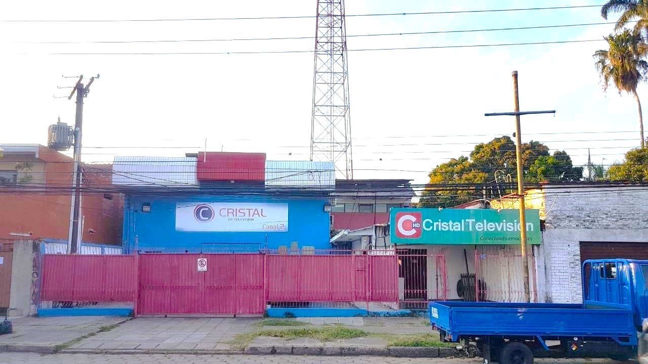 Casa en VentaCASA Y CANAL  EN VENTA -  SANTA CRUZ, BOLIVIA    
 9 dormitorios 4 baños 3 parqueos Foto 2
