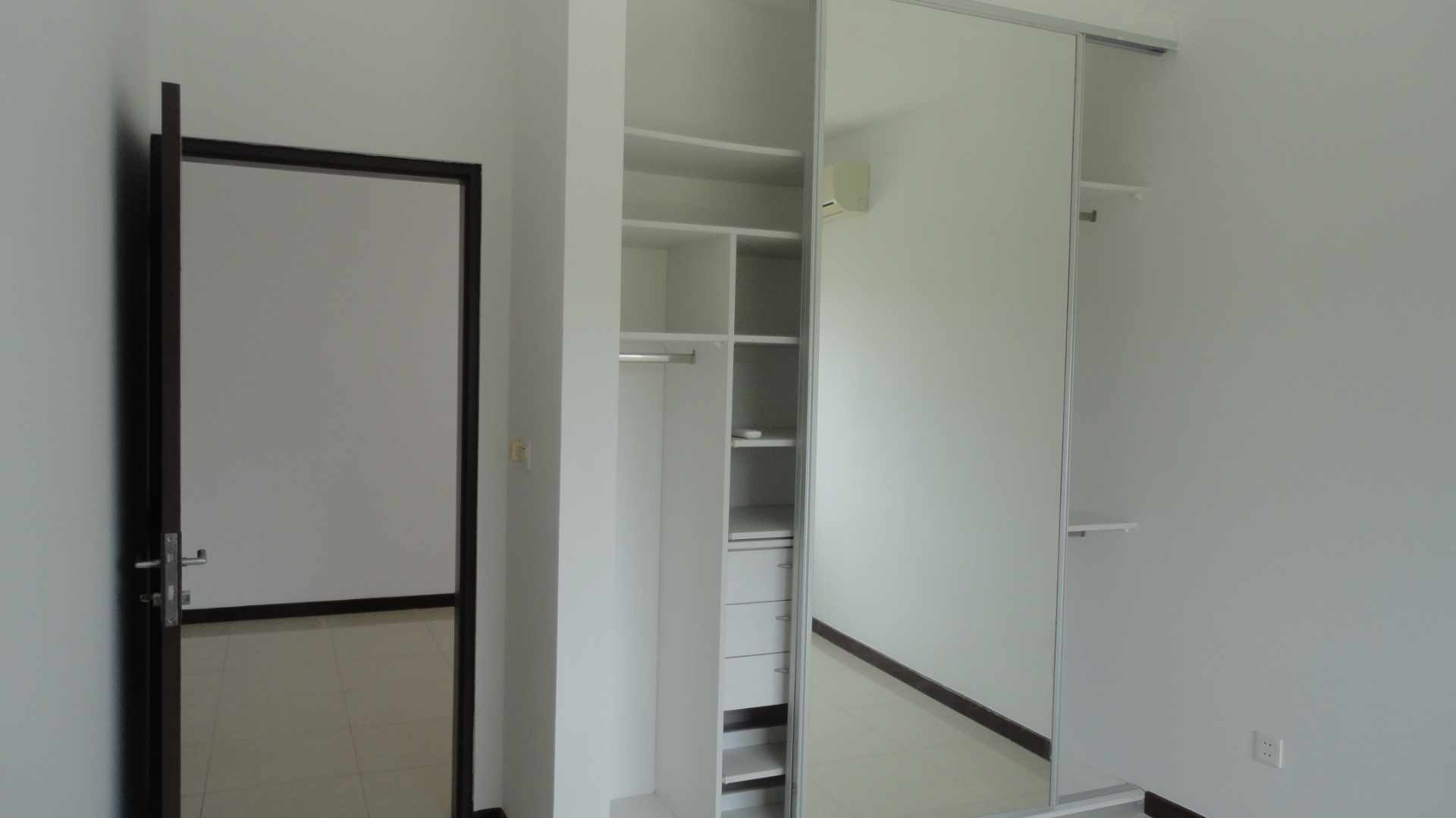 Casa en Entre 7mo y 8vo anillo Norte en Santa Cruz de la Sierra 4 dormitorios 3 baños 2 parqueos Foto 6