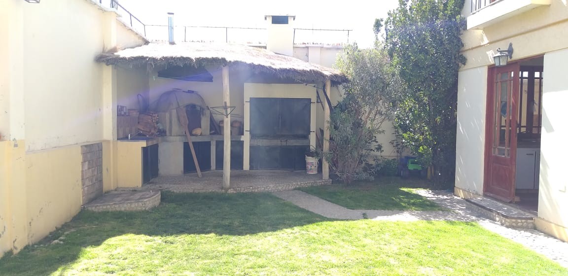 Casa en Alto Irpavi en La Paz 6 dormitorios 3 baños 3 parqueos Foto 2