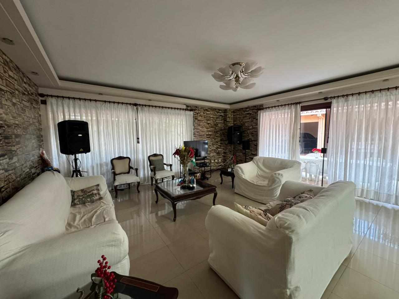 Casa en Entre 4to y 5to anillo Norte en Santa Cruz de la Sierra 3 dormitorios 3 baños 4 parqueos Foto 12