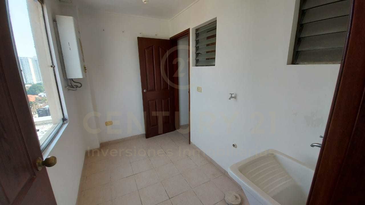 Departamento en Entre 4to y 5to anillo Norte en Santa Cruz de la Sierra 3 dormitorios 4 baños 1 parqueos Foto 11