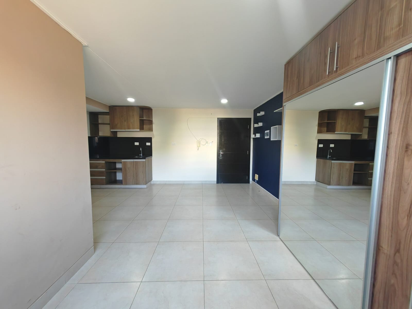 Departamento en Venta2DO ANILLO BUSCH FRENTE UNIFRANZ EDIFICIO SAYUBU Foto 2