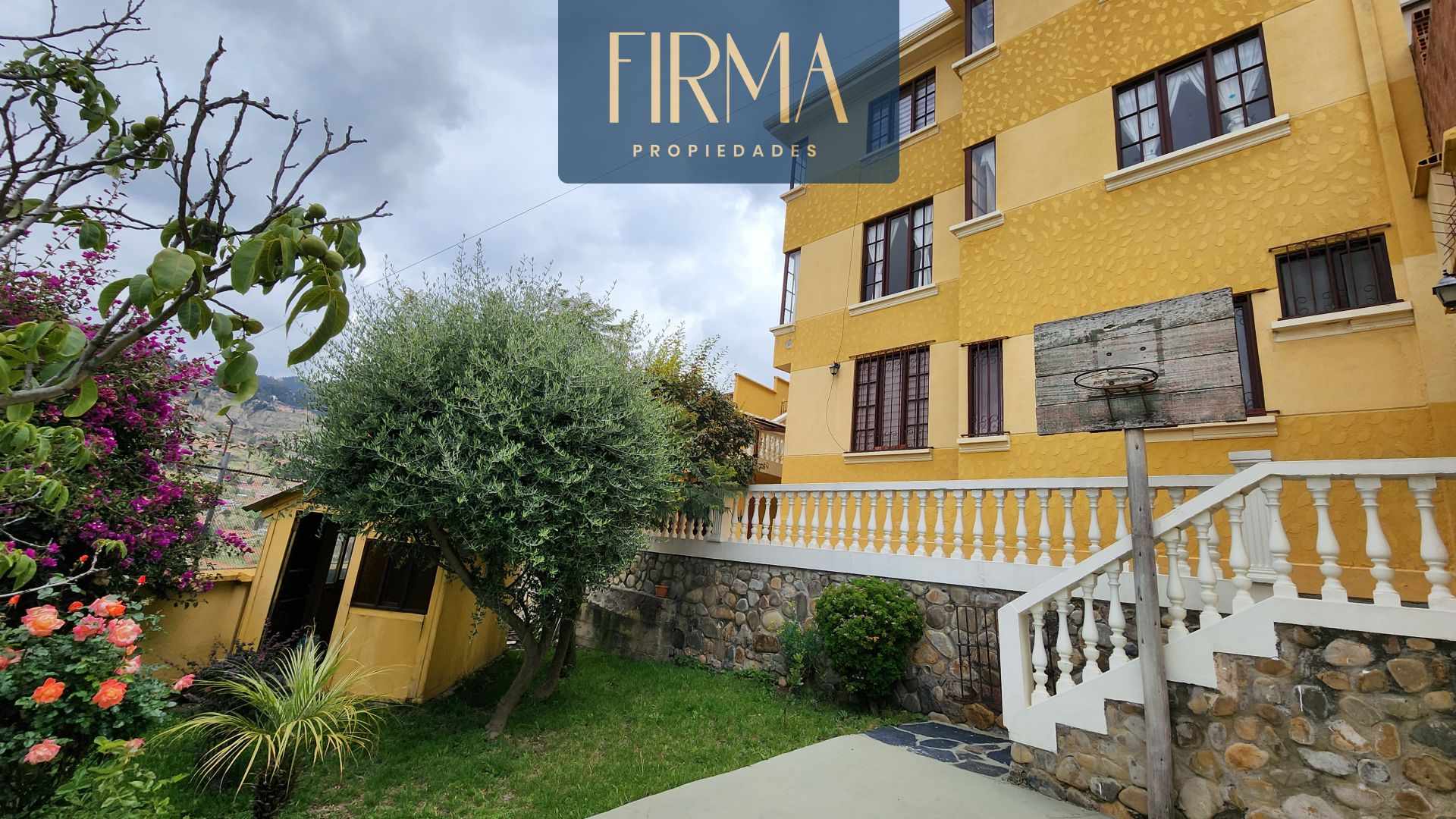 Casa en Irpavi en La Paz 5 dormitorios 4 baños 4 parqueos Foto 3