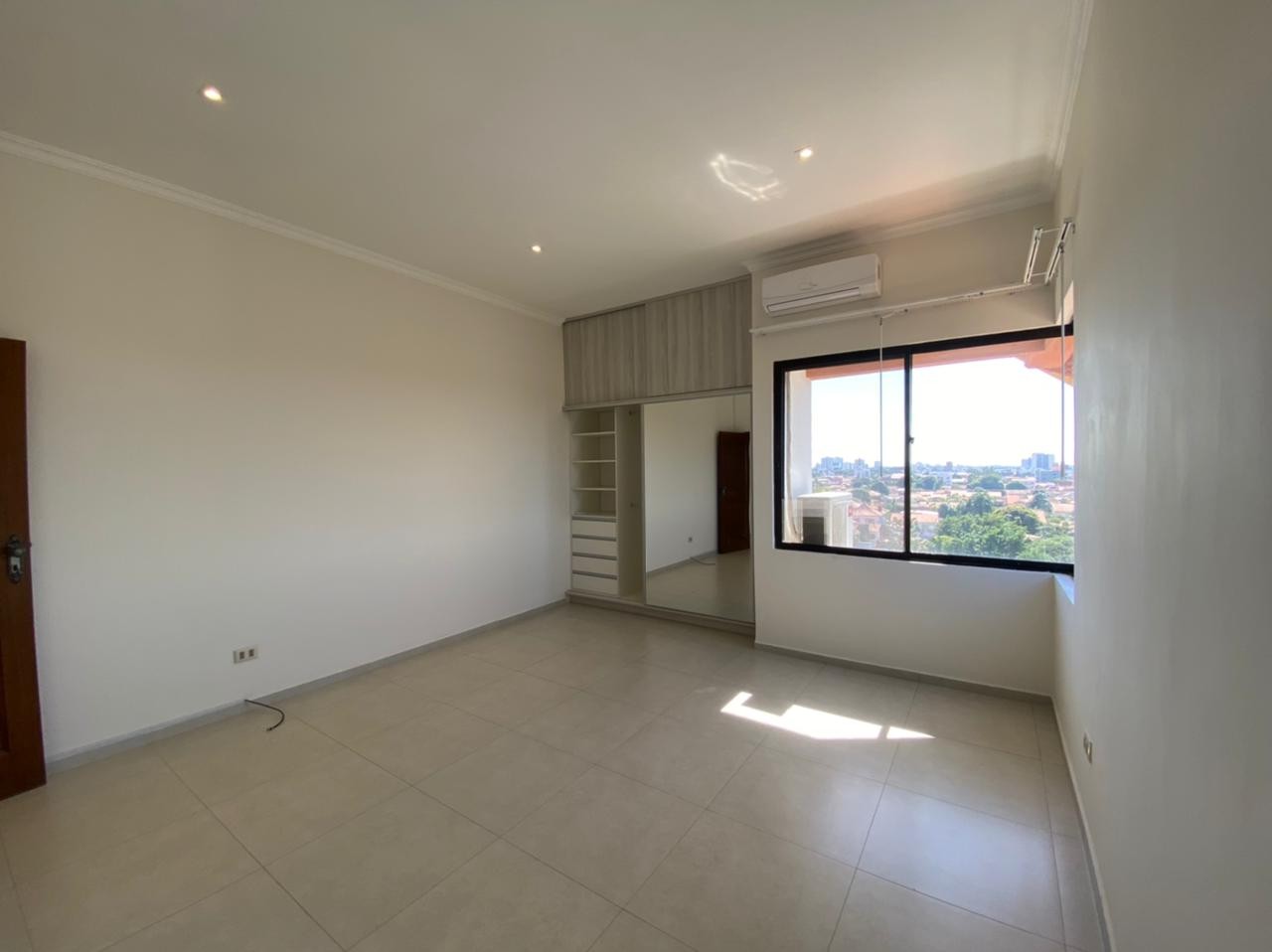 Departamento en Entre 3er y 4to anillo Norte en Santa Cruz de la Sierra 3 dormitorios 3 baños 2 parqueos Foto 6