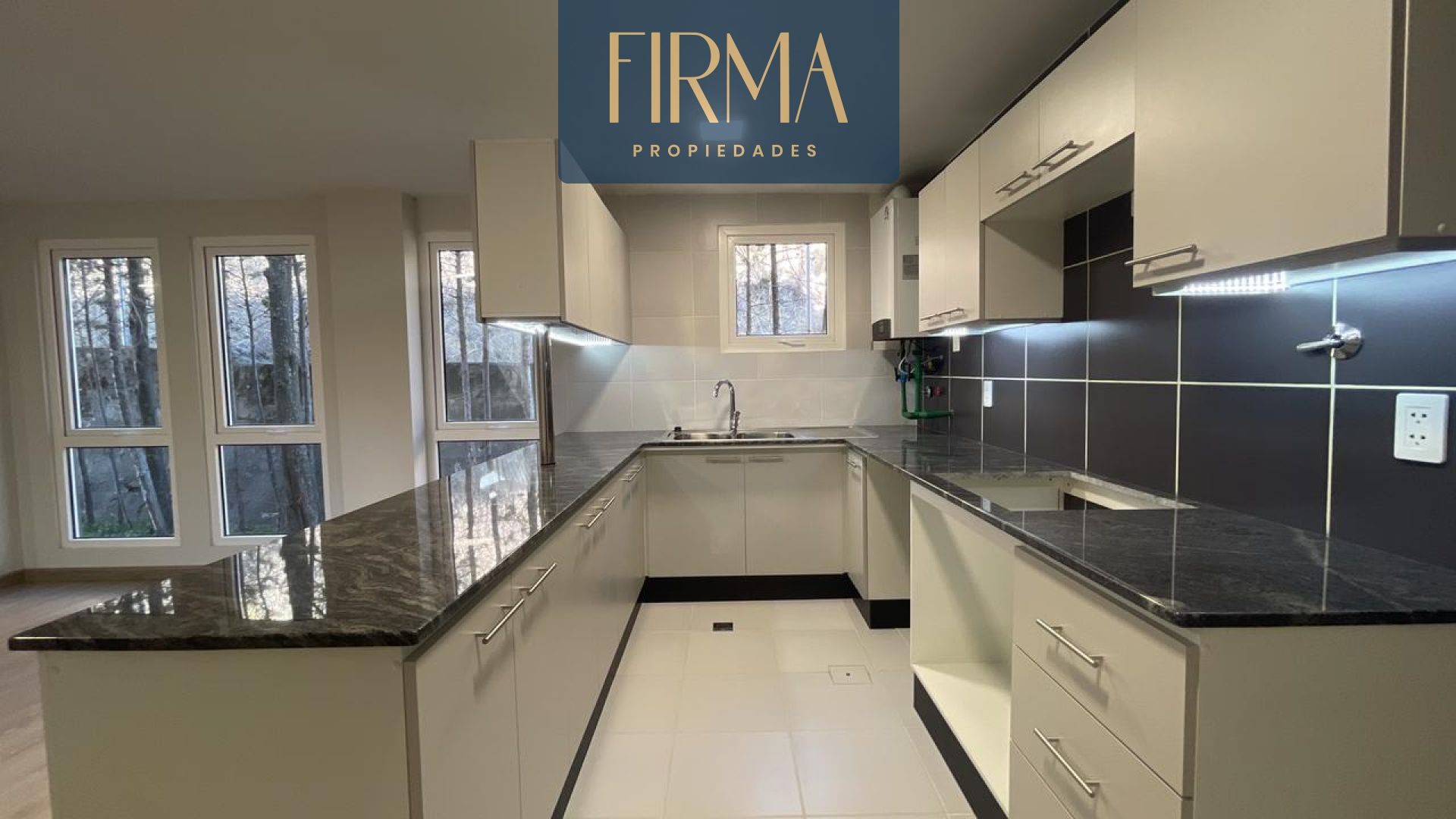 Departamento en Achumani en La Paz 2 dormitorios 3 baños 1 parqueos Foto 5