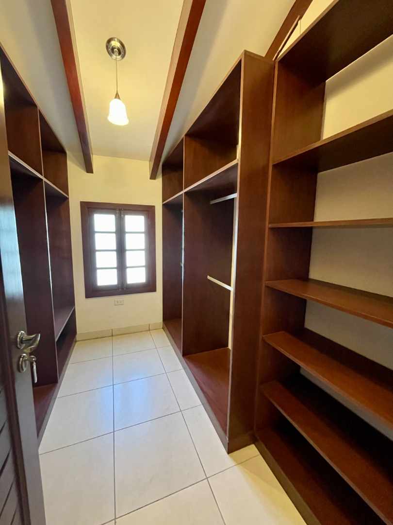 En Alquiler a $us 2,700 Foto 5