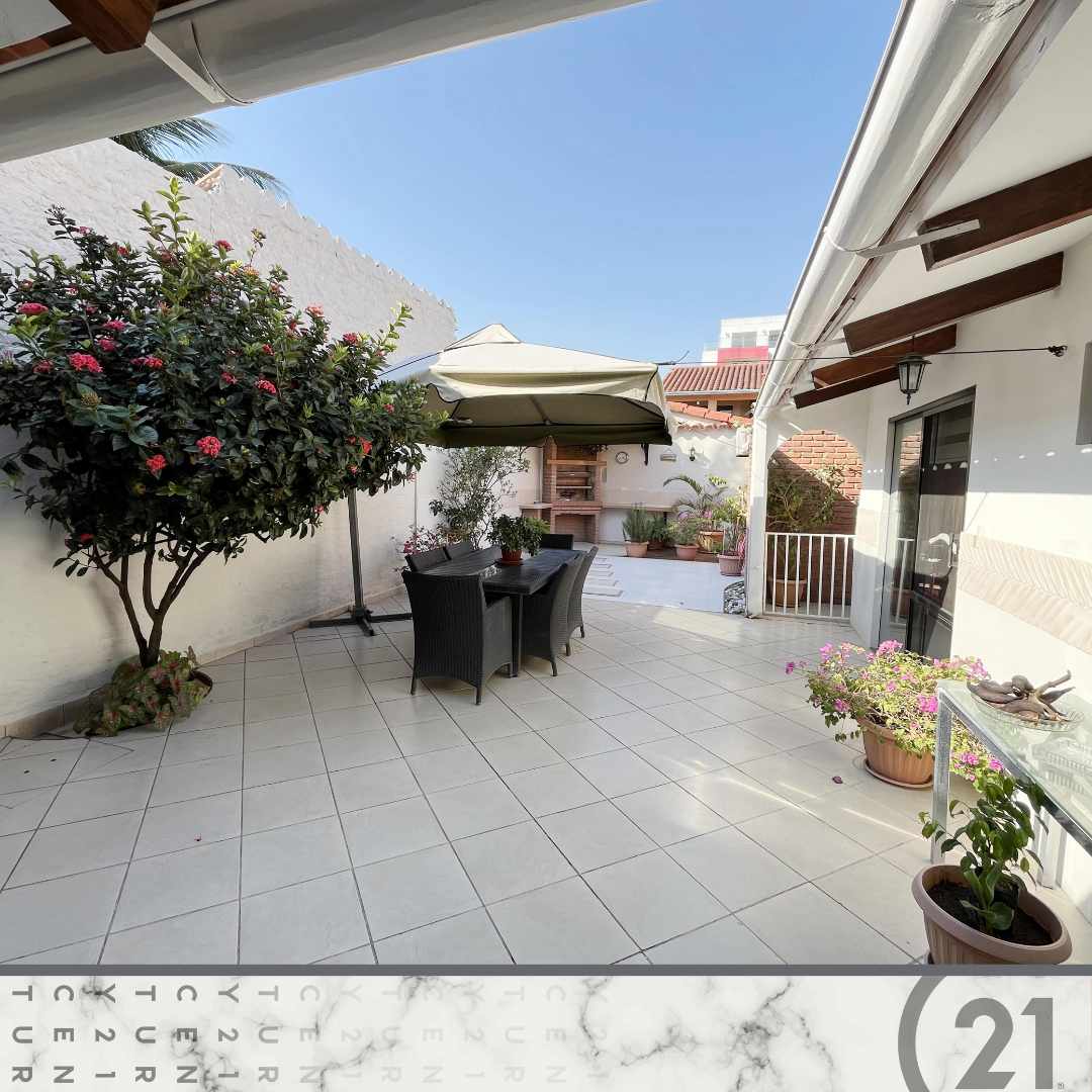 Casa en Entre 2do y 3er anillo Norte en Santa Cruz de la Sierra 4 dormitorios 5 baños 2 parqueos Foto 4