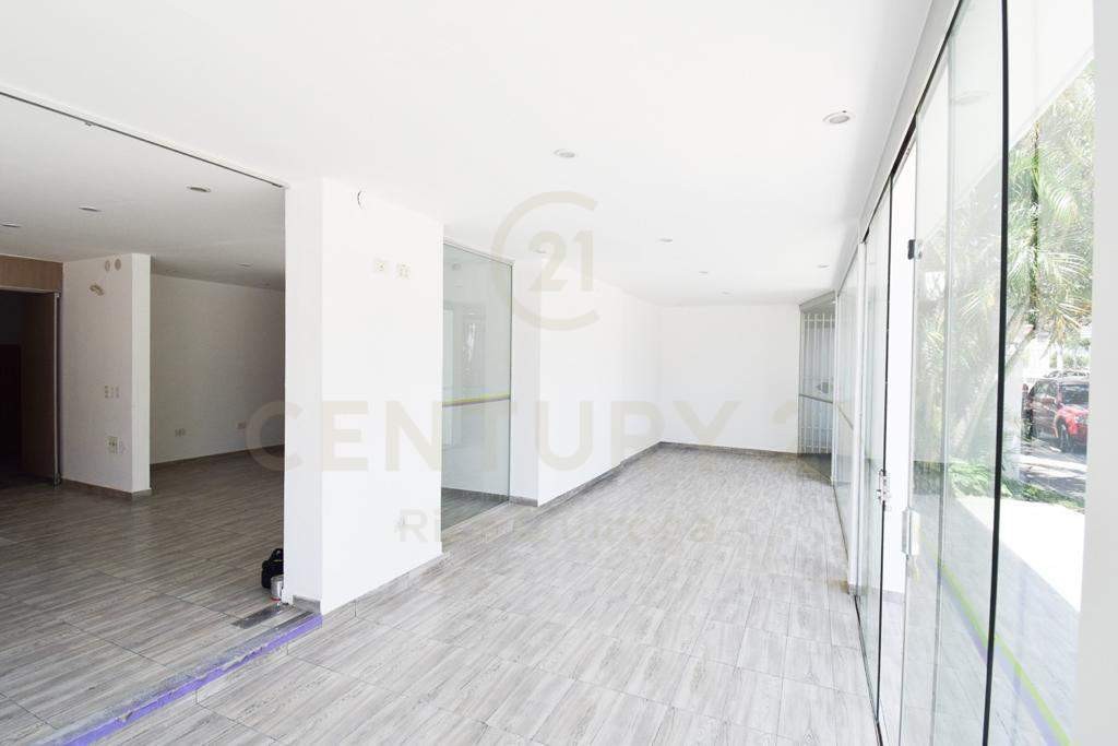 Local comercial Av. Monseñor Santistevan esquina Elvira de Mendoza Foto 7