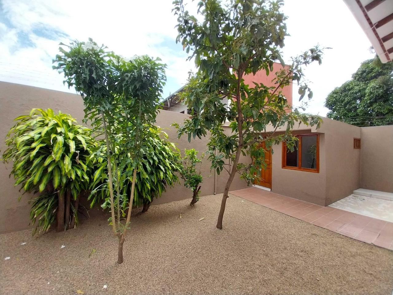 Casa en AlquilerCASA EN ALQUILER - ZONA OESTE - AV. ROCA Y CORONADO  Foto 14