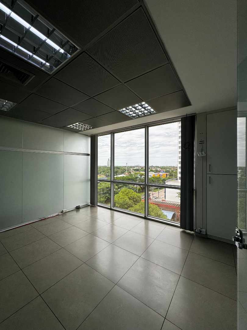 Oficina en AlquilerTORRE DUO 5 dormitorios 1 baños 2 parqueos Foto 7